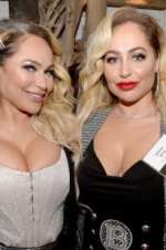 Watch Darcey & Stacey Zmovies